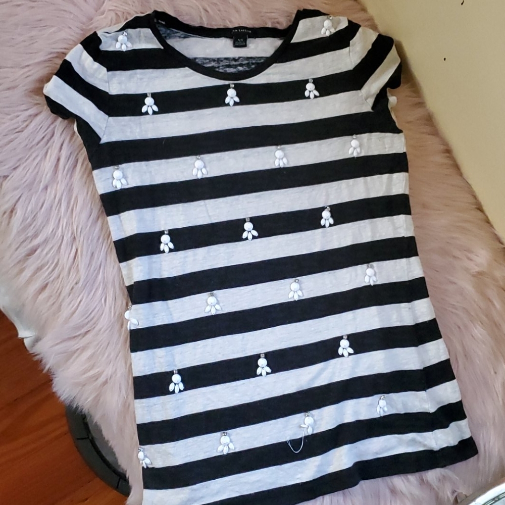 Ann Taylor embellished tee shirt sz xs